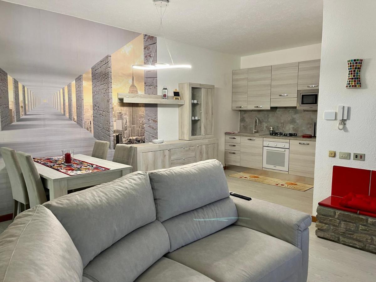 Lukas Home Con Il Cuore Appartamento 3 Camere Al Piano Terra E Appartamento 1 Camera In Taverna ميروني المظهر الخارجي الصورة