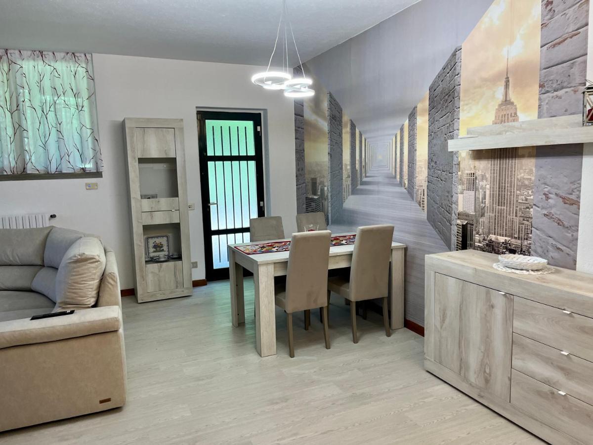Lukas Home Con Il Cuore Appartamento 3 Camere Al Piano Terra E Appartamento 1 Camera In Taverna ميروني المظهر الخارجي الصورة