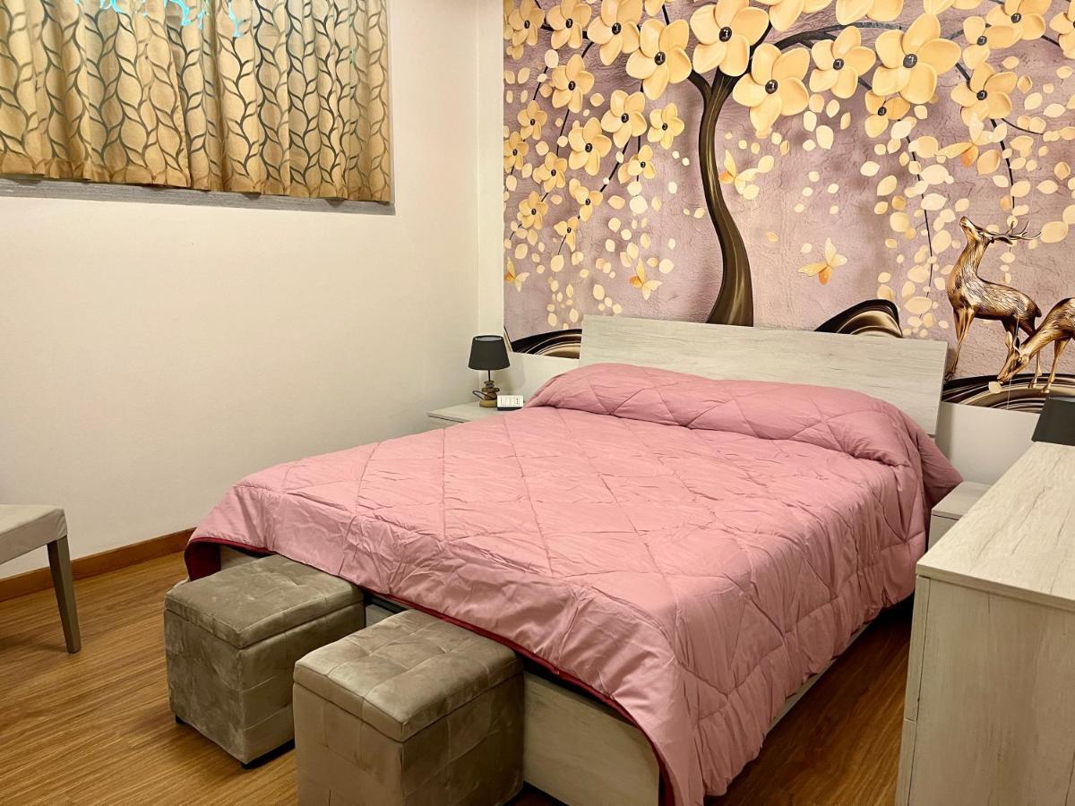 Lukas Home Con Il Cuore Appartamento 3 Camere Al Piano Terra E Appartamento 1 Camera In Taverna ميروني المظهر الخارجي الصورة
