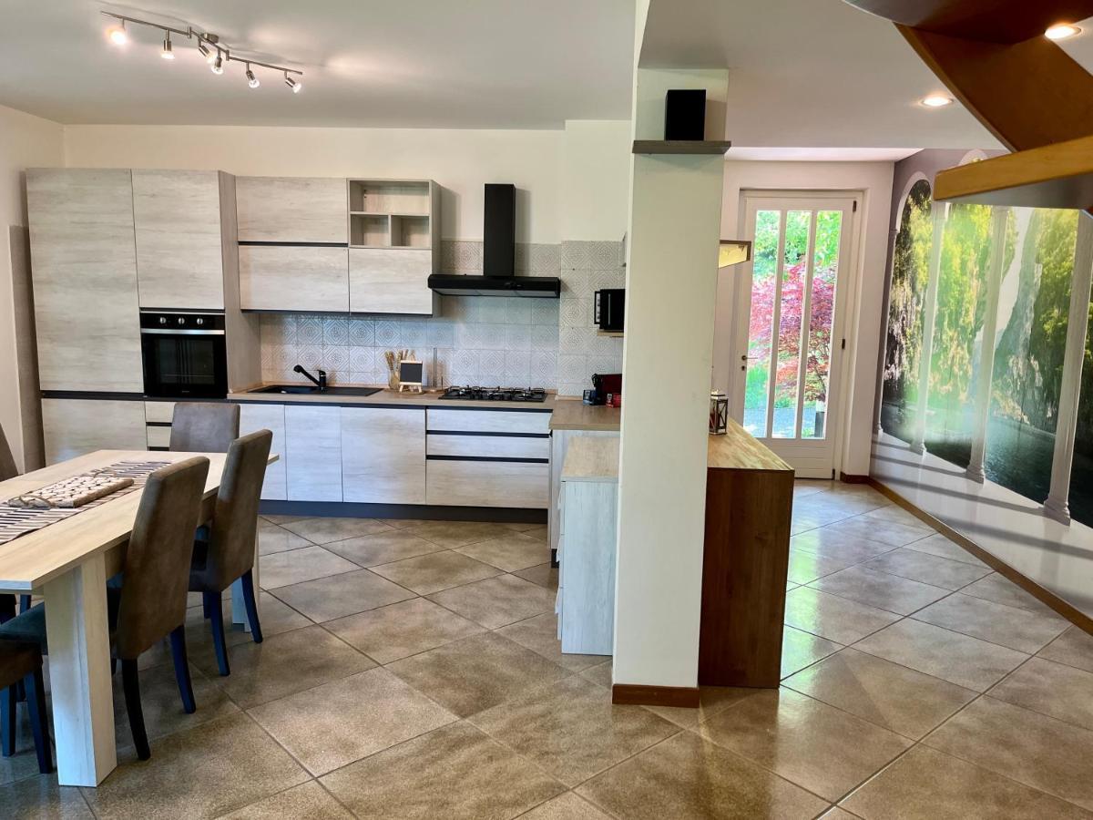 Lukas Home Con Il Cuore Appartamento 3 Camere Al Piano Terra E Appartamento 1 Camera In Taverna ميروني المظهر الخارجي الصورة