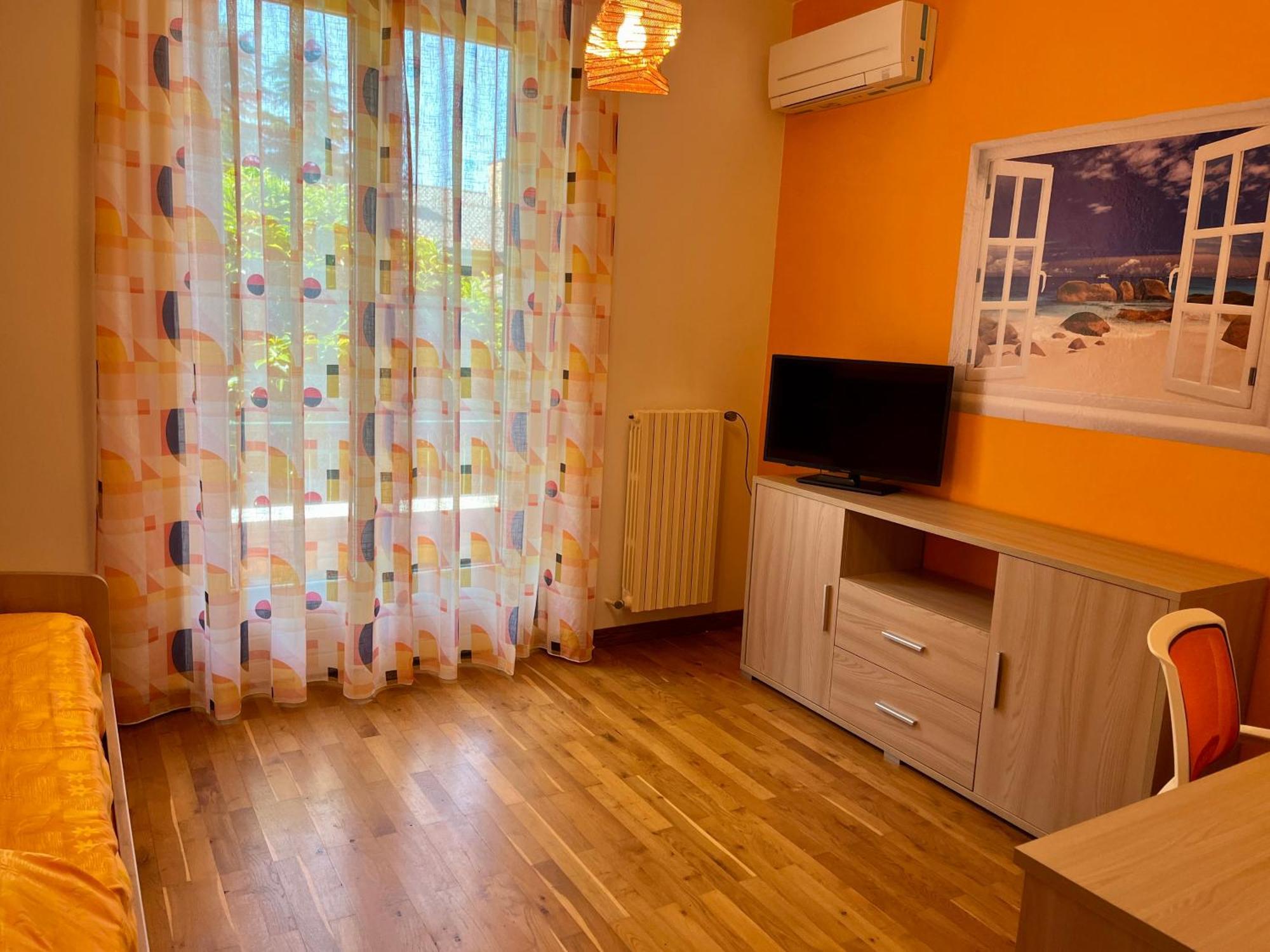 Lukas Home Con Il Cuore Appartamento 3 Camere Al Piano Terra E Appartamento 1 Camera In Taverna ميروني المظهر الخارجي الصورة